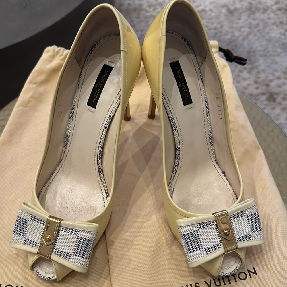 Louis Vuitton Cream Patent Leather and Damier Azur Canvas Damia Peep Toe Pumps - Picture 6 of 8